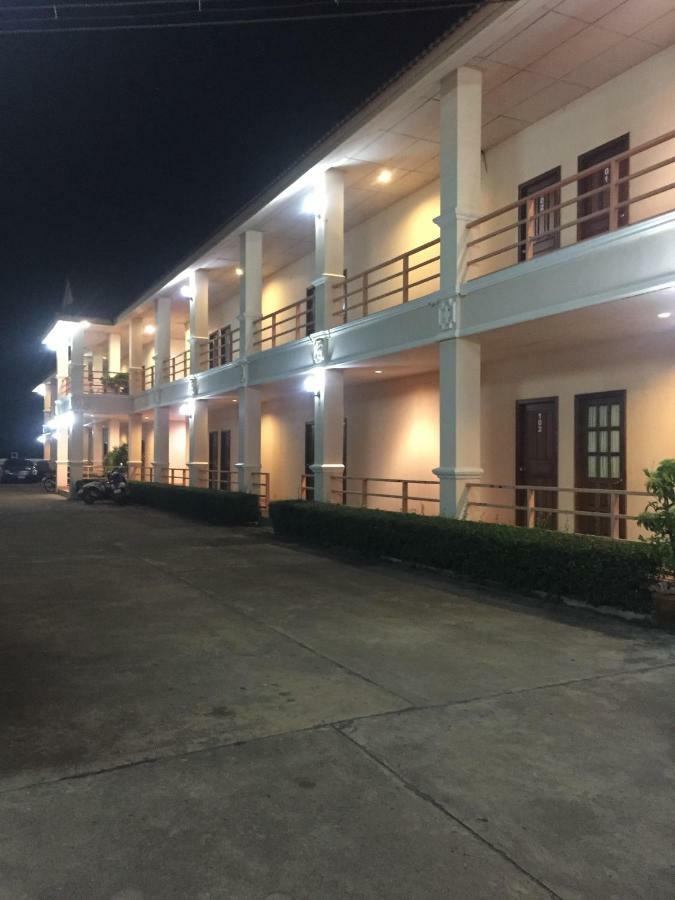 Poon Suk Hotel Kabin Buri Extérieur photo
